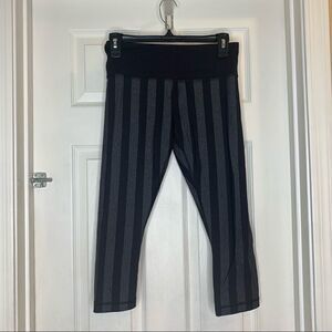 Lululemon Wunder Under Crop Leggings Size 6 Black and Gray Stripes